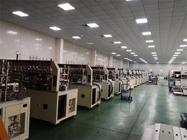 龍雨熱彎機(jī) 以驚人研發(fā)速度與成就重塑電子設(shè)備制造格局